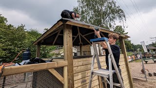 Kippenhok Hooiberg Bouwpakket kap in elkaar zetten [upl. by Aldred955]