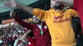 Beşiktaş deplasmanında Galatasaray tribünü Beşiktaşlıları trollüyor [upl. by Vittorio667]