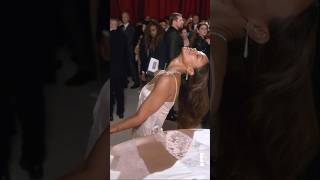 Zoe Saldaña does an EPIC spin 😮 zoesaldana oscars livefrome glambot bts actress [upl. by Dnomad]