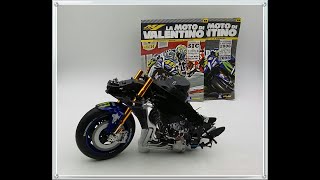 Valentino Rossi N 58 e 59 Yamaha YZR piastra superiore presa daria serbatoi refrigerante e oli [upl. by Nennahs]