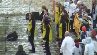 BVB  SCF Freiburg  Stimmung vor dem Spiel  Sonnenkinder Jingle Bells 19122009 Westfalenstadion [upl. by Gunner]