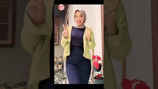 sedikit aga brut tal 😜 shorts hijab joget cantik trending [upl. by Noelc]