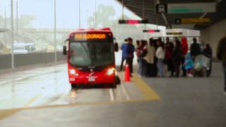 TRANSMILENIO ¡Sistema ambientalmente sostenible [upl. by Evatsug]