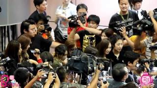 大酥團ampSosius 110908 SNSD in Taiwan Taoyuan Airport 4  FanCam [upl. by Ainattirb]