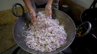 80 Year Old Eatery Serves Best Kanda Bhaji Onion Fritters in Kolhapur  Street Food India [upl. by Saddler]