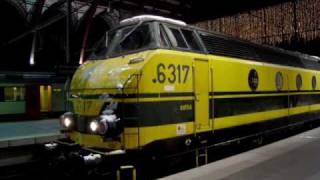 NMBS Belgium 2 feb 2009 Old Diesel Train 6317 in central station Antwerp [upl. by Yddor]