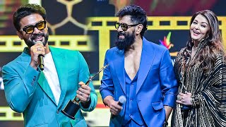 Tovino Thomas amp Chiyaan Vikram Light Up the Stage with the Epic Twinning Moments [upl. by Aisyram865]