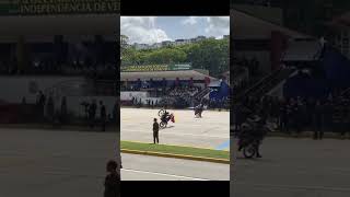 Vergonzosos motopiruetas en desfile militar del Dia de Independiencia de Venezuela [upl. by Lambert]