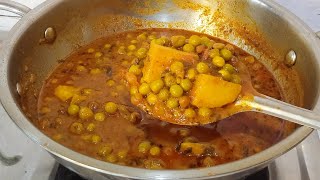 वाटण न घालता भिजवलेल्या वाटाणा बटाटा रस्सा भाजी  Vatanyachi rassa bhaji [upl. by Ennybor474]