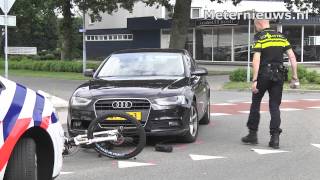 Fietser onder auto in Emmen [upl. by Assilac]