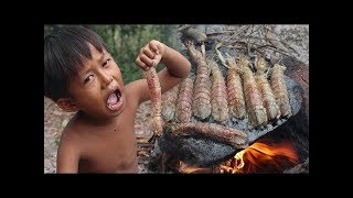 NIÑOS COCINANDO LANGOSTA EN EL BOSQUE  Tecnología Primitiva [upl. by Ilime]