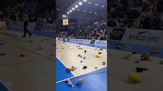 Teddy Bear Toss  Tezenis Verona  Flats Service Fortitudo Bologna [upl. by Hardman]