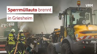 Schwierige Löscharbeiten Sperrmüllauto brennt in Griesheim [upl. by Ssitruc]