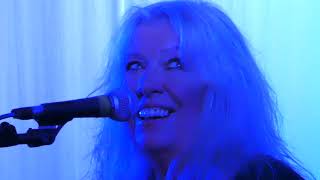 Judie Tzuke  Youve got to be in it  The Crooked Billet Stoke Row Henley 05923 [upl. by Edythe312]