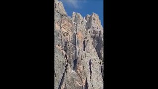 Cortina la cascata di ghiaccio dovè avvenuto lincidente in Tofana [upl. by Cordula684]