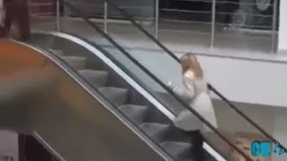 LAS MEJORES CAÍDAS en las ESCALERAS MECANICAS Lo Nunca Visto 🔝🔝 3 2021 😂😂😂 [upl. by Bezanson]