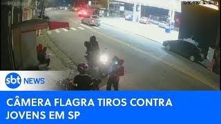 Câmeras de segurança flagram guarda civil atirando contra jovens em SP  SBTNewsnaTV 240724 [upl. by Naeruat]