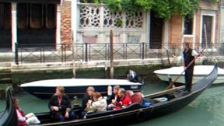 Singender Gondoliere in Venedig [upl. by Aciraj]