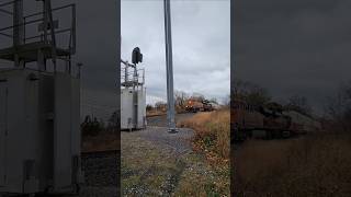 CSX M635 passes as NS 264 approaches with BNSF power csx ns bnsf shorts [upl. by Daron]