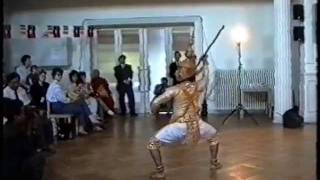 The Basic Exercices of Khmer Dance  Figure  Giant  Kray Nai 1994 [upl. by Stahl]