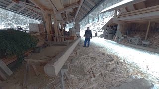 Behauen von Rundholz 360°  Holzhandwerk revisited [upl. by Iaw]