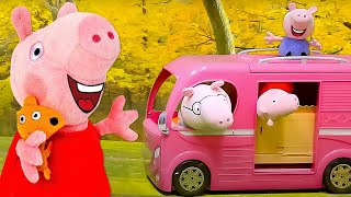 Camper giocattolo diventa la casa della famiglia Pig Storie divertenti con giocattoli per bambini [upl. by Clemmie]