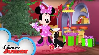 Oh Christmas Tree  Minnies BowToons  disneyjr [upl. by Lleraj642]