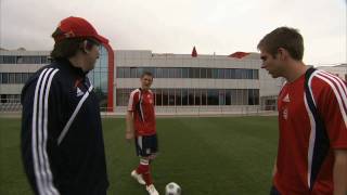 Der GenitivPlural von Flanken mit Bastian Schweinsteiger und Philipp Lahm [upl. by Aikemat]