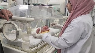 Gaza  un bébé né dune césarienne après la mort de sa mère [upl. by Daron]