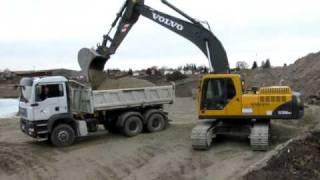 Volvo EC290B NLC belädt werksintern MAN 3 Achs Kipper F90 F2000 und TGA mit Kies Perspektive 2 [upl. by Sumetra]