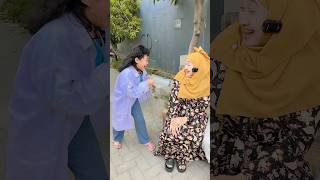 SEMUA YANG DISUNTIK RAISHA DIKASIH ROTI shorts [upl. by Etka]