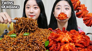 쌍둥이언니와 짜파게티 4봉 amp 핵매운🔥 대왕 쭈꾸미🐙 먹방｜TWINS black bean boodle mukbang [upl. by Portugal]