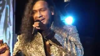 Chhupana Bhi Nahin Aata sung by Vinod Rathod in Kuwait on 12th April 2013mp4 [upl. by Annoif560]