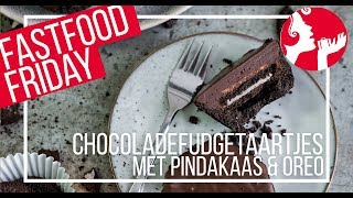 FASTFOOD FRIDAY Chocoladefudgetaartjes met pindakaas amp Oreo  OhMyFoodness [upl. by Townie]