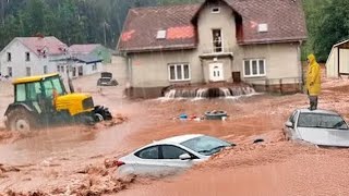 Pray for Spain Massive flood sweep away vehicles in Albacete [upl. by Amitarp]