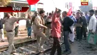 Police arrest Bandh supporters as they blocked train at Habra station [upl. by Aramit]