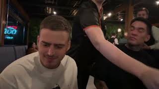 JON VLOGS E FNX NO RESTAURANTE JAPONES EM BALNEÁRIO ft CABRITOZ E MARCO [upl. by Yenot]