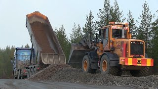 Ljungby L15  Grading out 070 Gravel  Roadwork project [upl. by Akined111]