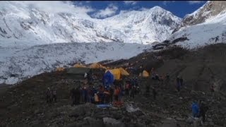 Mindestens neun Tote bei Lawinenunglück in Nepal [upl. by Yrehcaz]