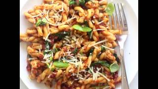 20 Minute Sun Dried Tomato Pasta with Spinach [upl. by Maclean]