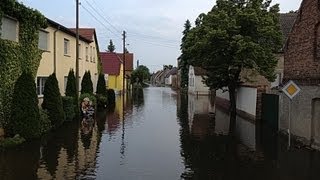 Hochwasser 2013  12 Juni Fahrt durch Kühren und Aken [upl. by Ayerf]