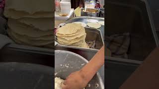 En Este Puesto De Tacos Se Vende Tortilla Hecho A Mano 😋🌮mexico streetfood foodtacos [upl. by Shaeffer88]