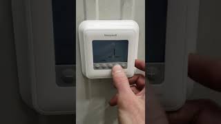 Honeywell t4 pro thermostat temp change [upl. by Bevers76]