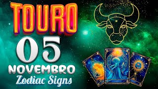 Touro ♉ 🎁𝐎 𝐔𝐍𝐈𝐕𝐄𝐑𝐒𝐎 𝐓𝐄 𝐃𝐀𝐑𝐀́ 𝐔𝐌 𝐏𝐑𝐄𝐒𝐄𝐍𝐓𝐄🔥 5 novembro 2024  Horóscopo de Hoje 🔮 Horoscopo Diário [upl. by Smalley]