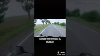 Motocykliści jadą ponad 200 kmh drogą krajową i mają pretensję do innego kierowcy  Film z TikToka [upl. by Notluf]