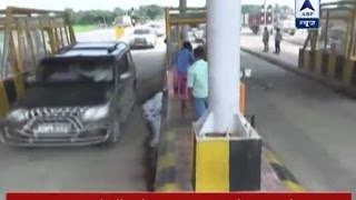 Watch Mohammad Shahabuddins convoy pass by without paying toll tax [upl. by Erdnaid]