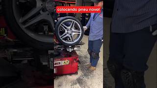 Colocando pneu novo na roda MercedesBenz rodas pneu pneus carros carro viral [upl. by Wulfe]