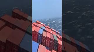 Así la vista en mar abierto de un barco de contenedores navegando en aguas turbias 😱😳😮 [upl. by Wynnie907]