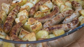 Salsiccia e patate al forno – Ricetta del secondo piatto facile e veloce pronto in 10 minuti [upl. by Kealey]