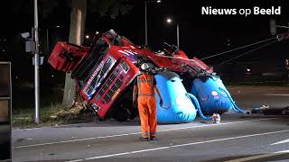 Twee gewonden na ongeluk met hoogwerker brandweer Capelle aan den IJssel [upl. by Safoelc]